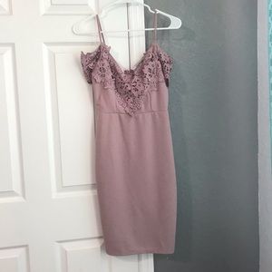 Mauve short dress with lace detail